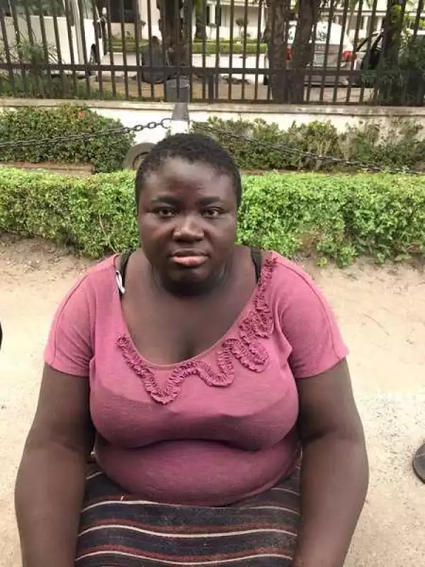 Pathetic Story of a Female Nigerian Graduate Who Has Been Sleeping on Lagos Streets for Years Will Make You Cry (Photos)